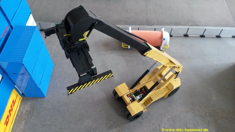 reachstacker 008