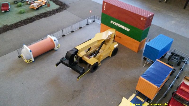 reachstacker 011