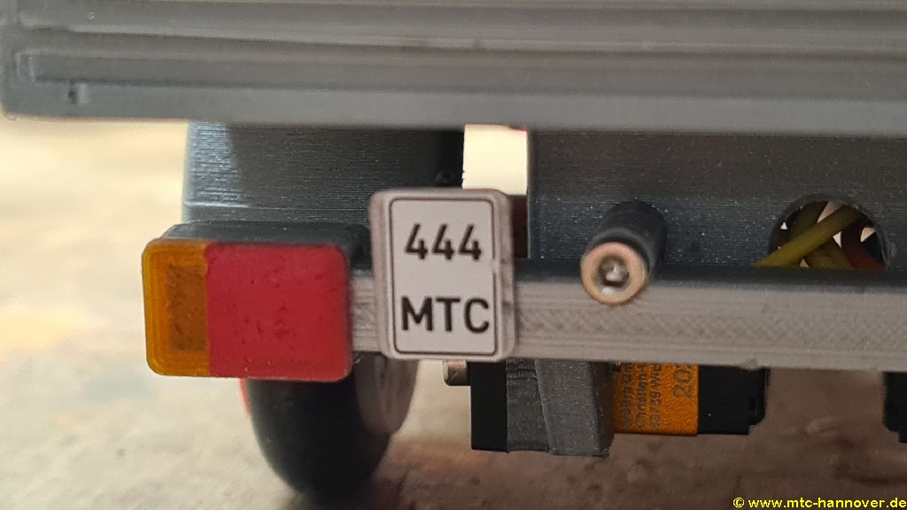 ape 051